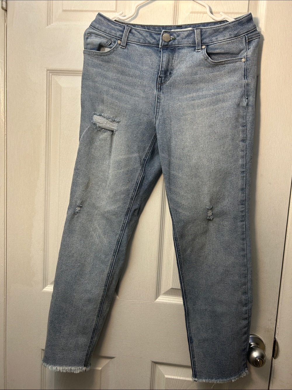 1822 Denim Light Blue Distressed Ankle Jeans